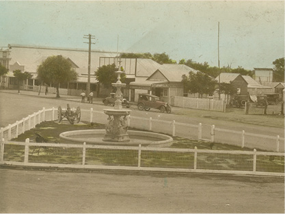 war memorial fountain circa 1920

John Oxley Library, State Library of Queensland Neg or Image No: 10134-0001-0002